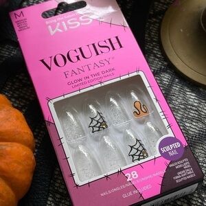 NWT Voguish KISS Halloween Sparkly Nails